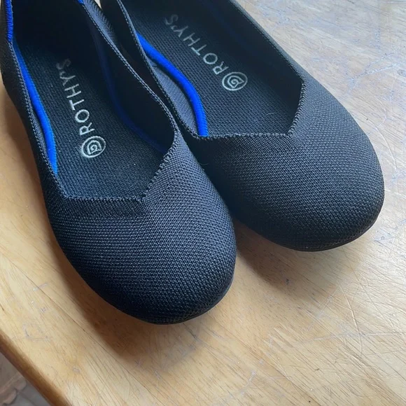 Black round toe Rothy’s - Picture 2 of 3